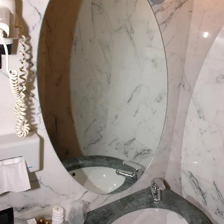 Otel Michelangelo Palace &